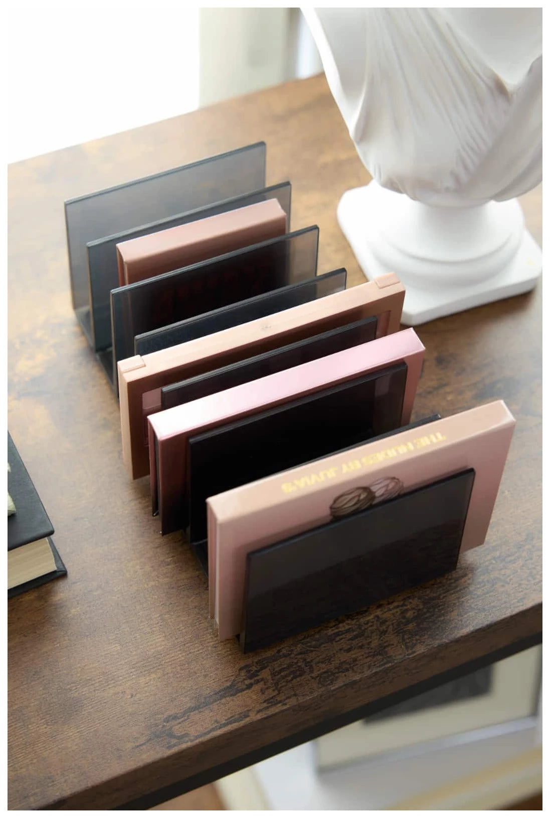 7-Compartment Makeup Palette Organiser - By Sarah Tanno