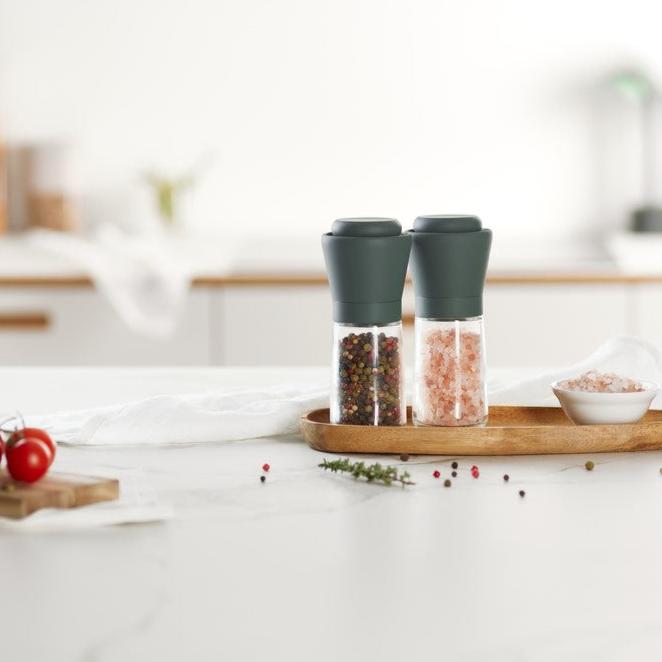 Set of 2 Salt and Pepper Mills, Grey