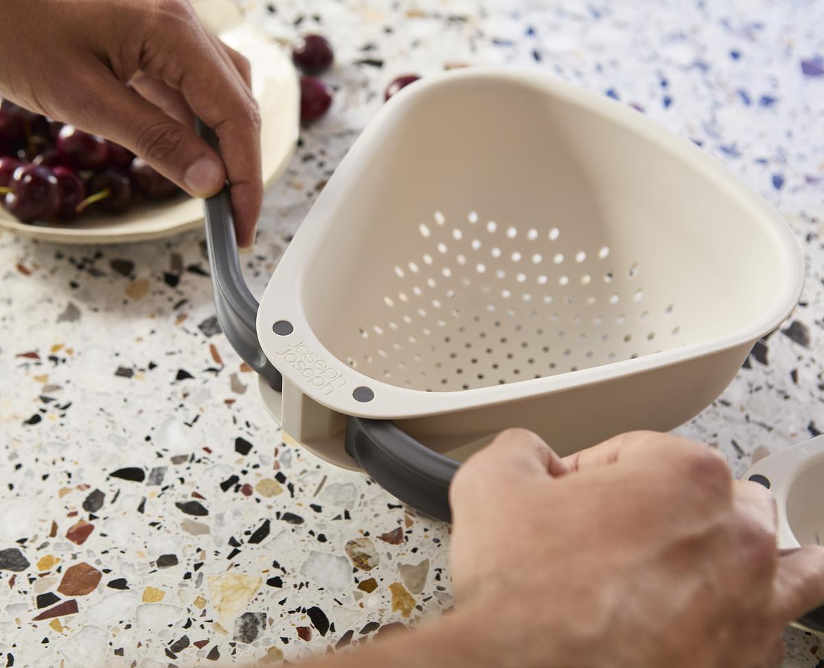 Droplet Large White Colander with Folding Handle