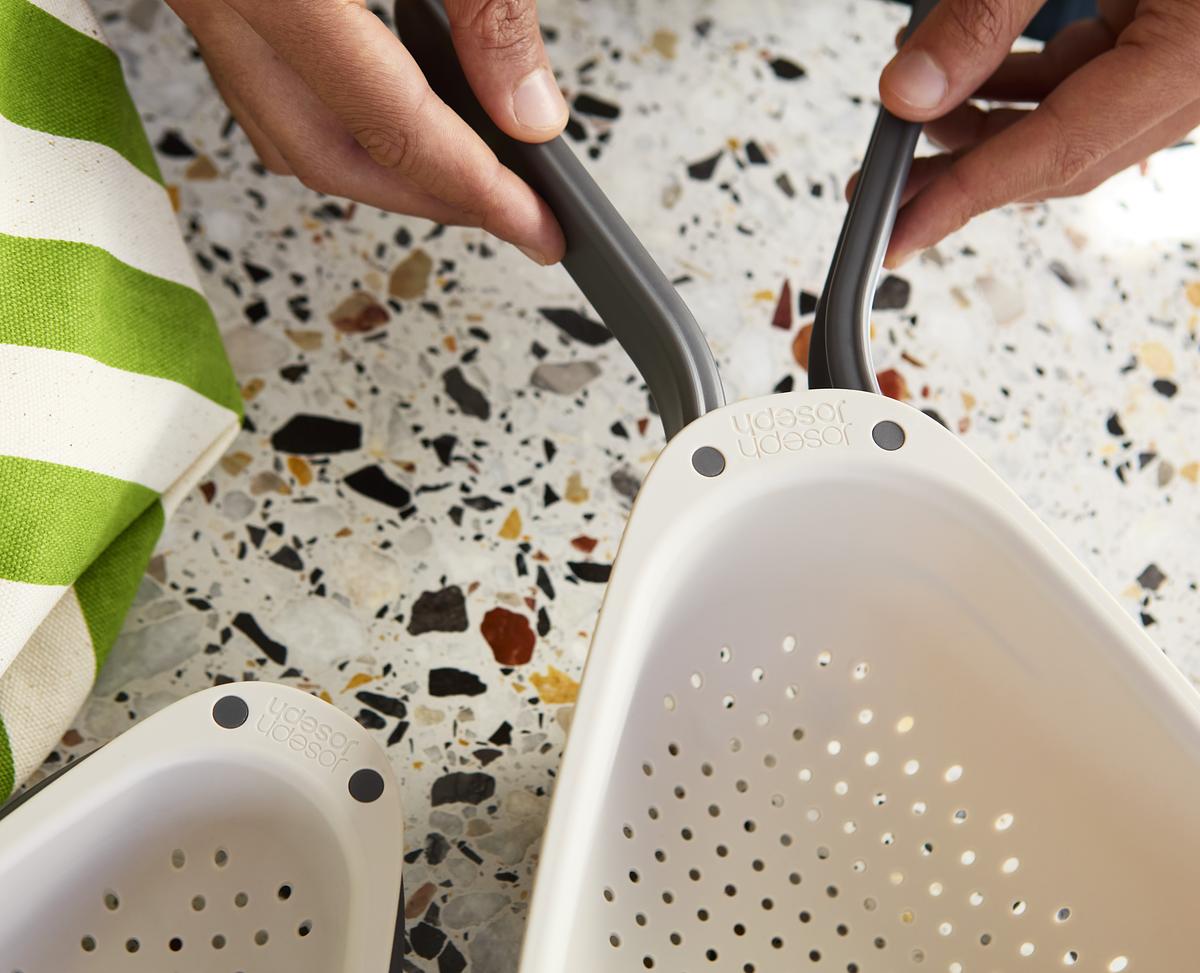 Droplet Large White Colander with Folding Handle