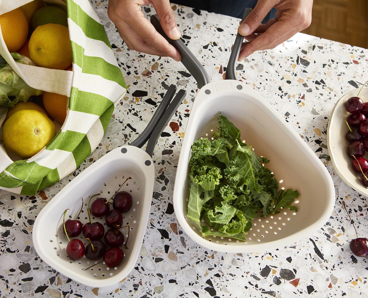Droplet Large White Colander with Folding Handle