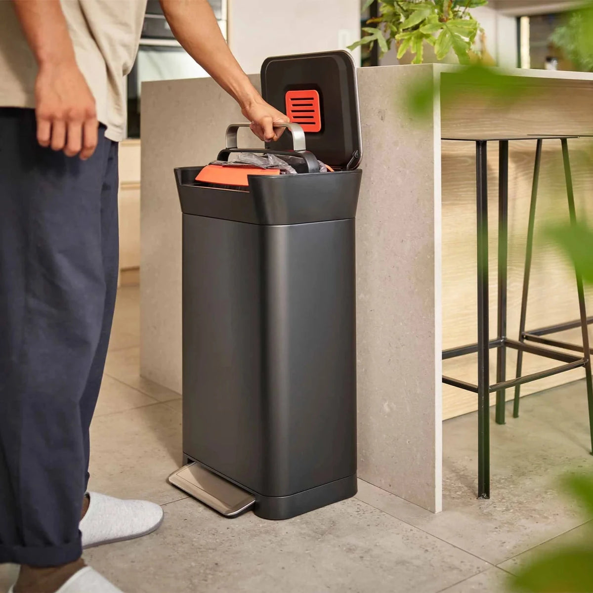 Compactor Store Titan 30L Black Trash Compactor – The Organised Store