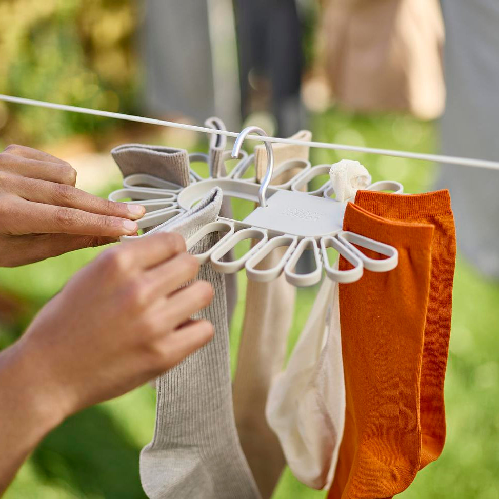 Petal™ 22-piece Quick-grip Ecru Drying Hanger