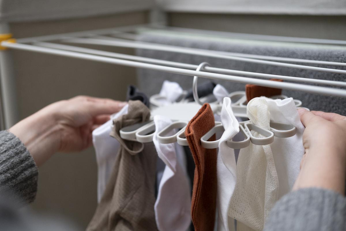 Petal™ 22-piece Quick-grip Ecru Drying Hanger