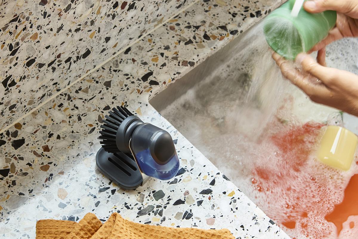 SinkTech™ Compact Soap Dispensing Washing Up Brush with Steel Stand - The Organised Store