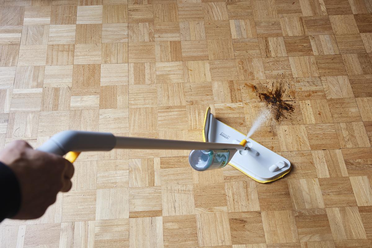 Cleantech Spray Mop With Scrubbing Pad