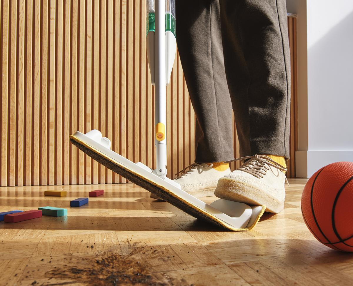 Cleantech Spray Mop With Scrubbing Pad