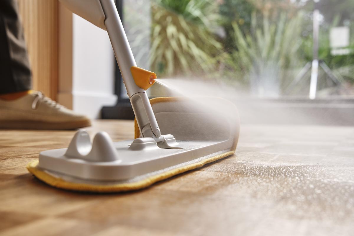 Cleantech Spray Mop With Scrubbing Pad