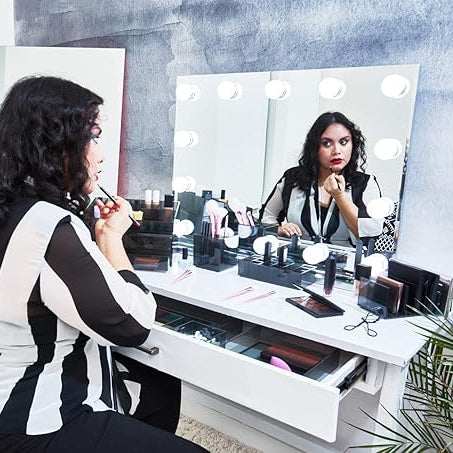 Cosmetic Lip Station by Sara Tanno