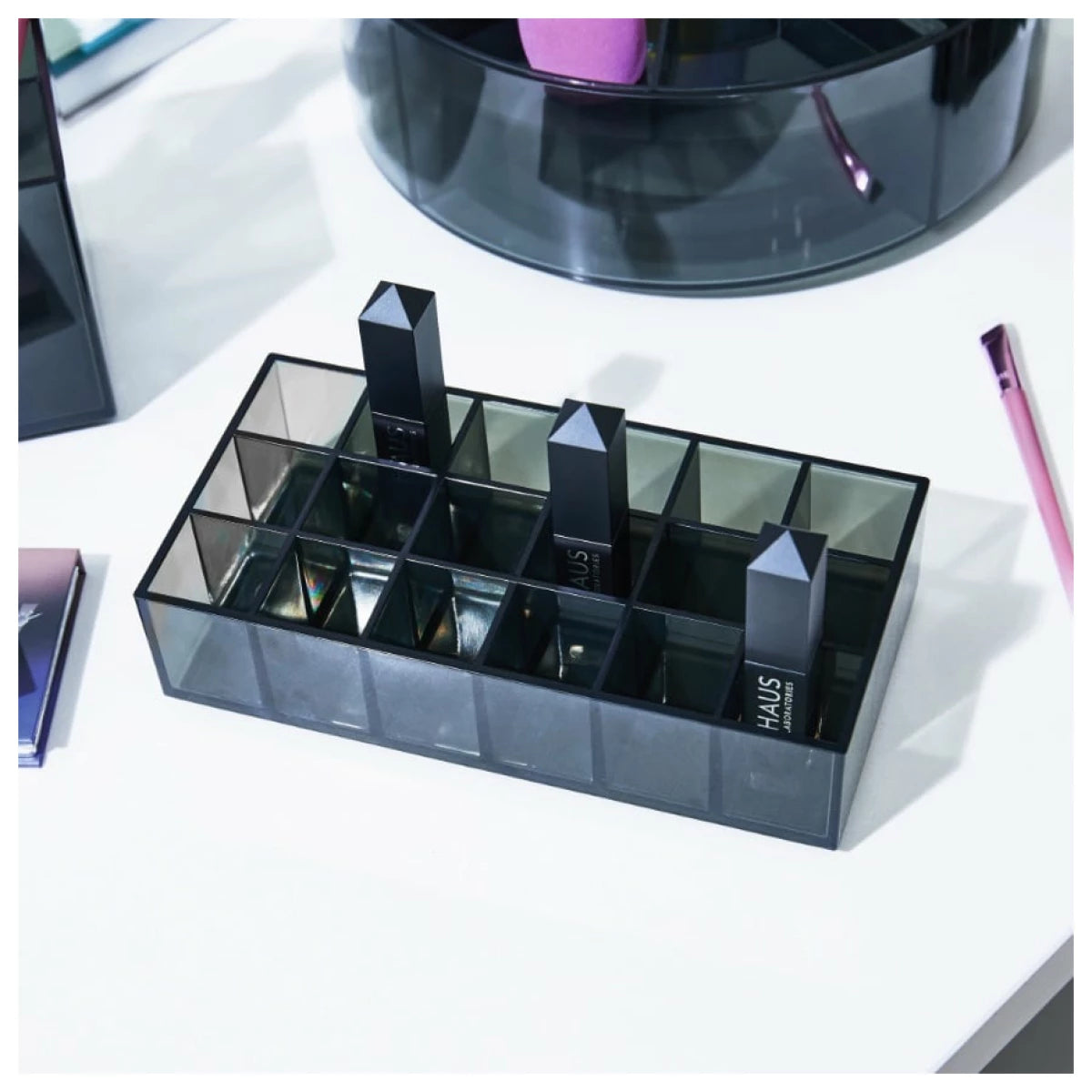 Cosmetic Lip Station by Sara Tanno