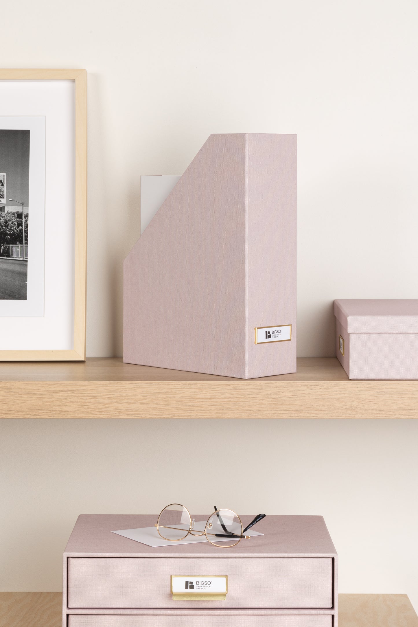 Victoria Magazine Rack -Rose