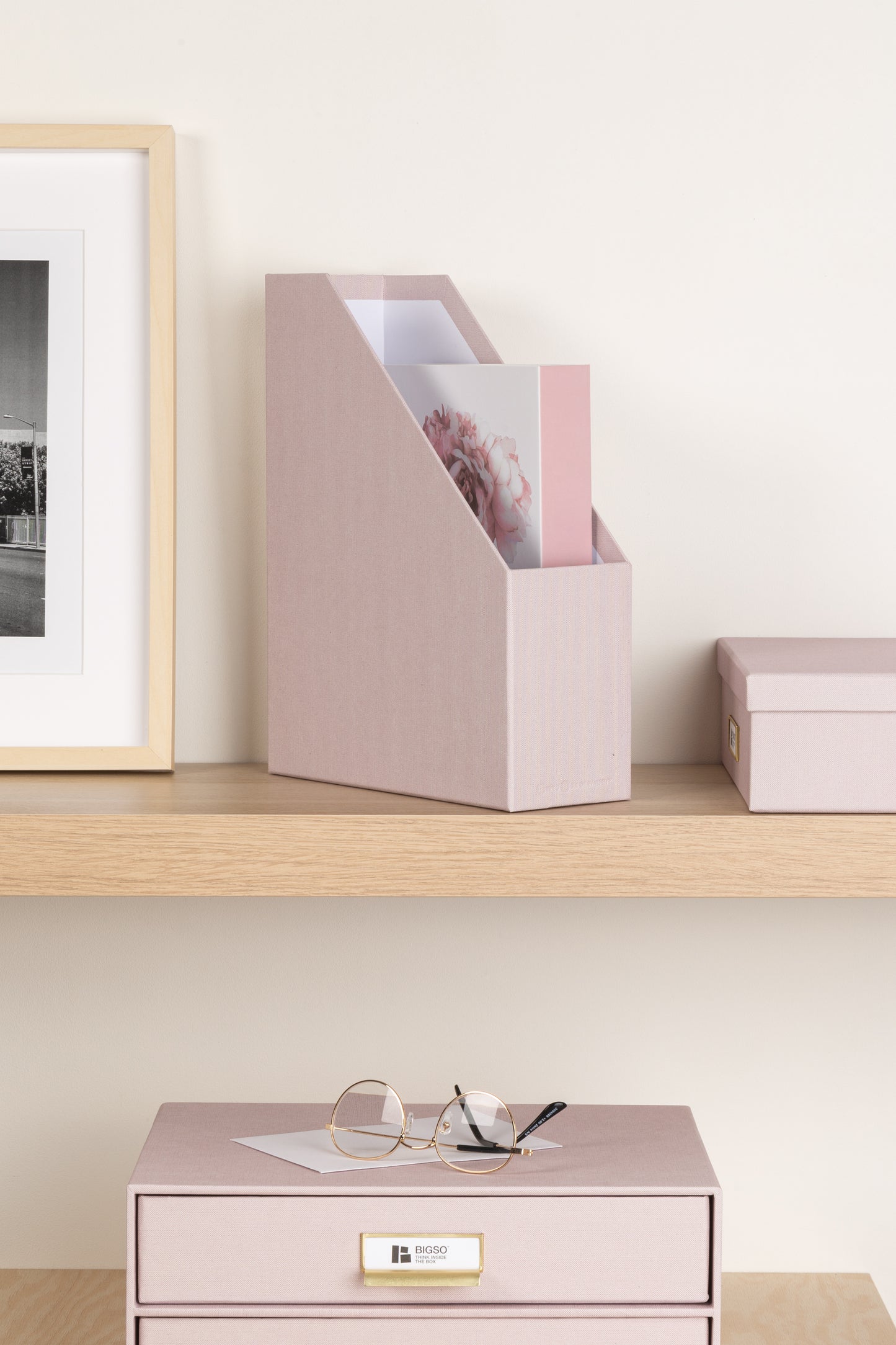 Victoria Magazine Rack -Rose