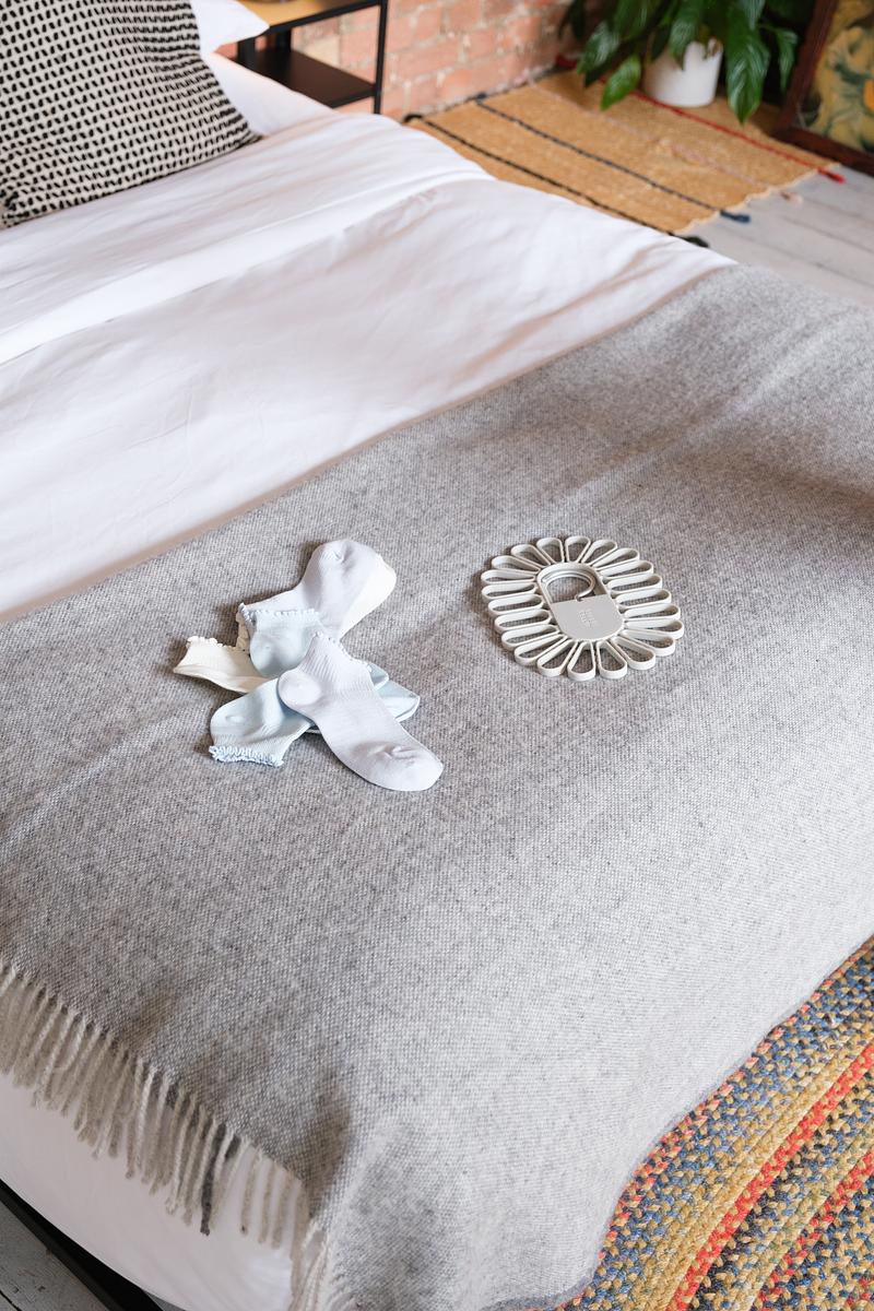 Petal™ 22-piece Quick-grip Ecru Drying Hanger