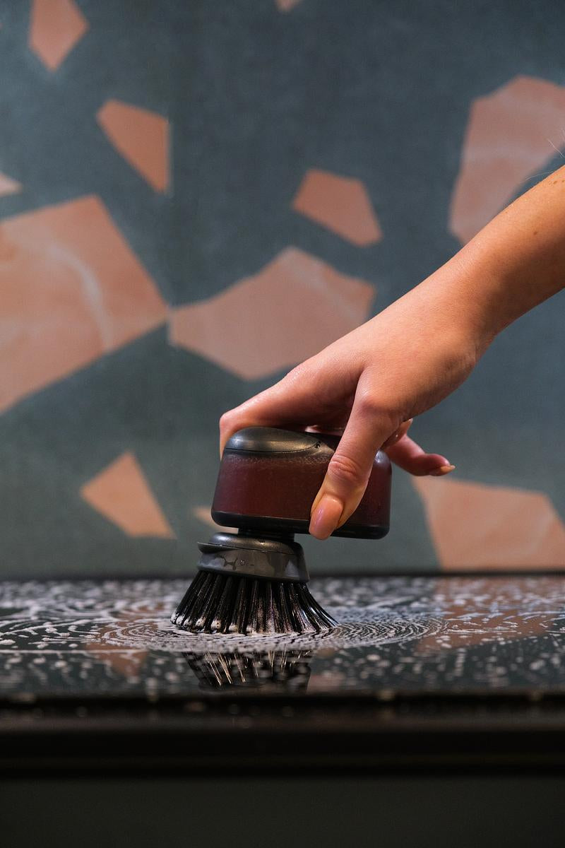 SinkTech™ Compact Soap Dispensing Washing Up Brush with Steel Stand - The Organised Store