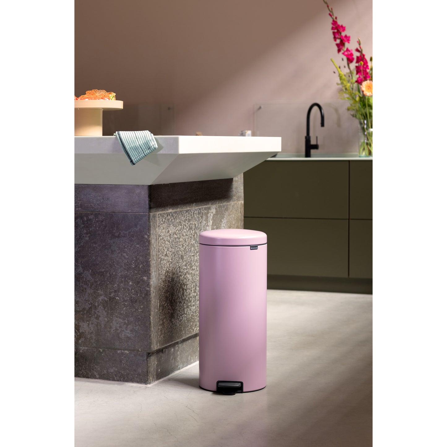 Newicon Pedal Bin- Lilac Pink-30L