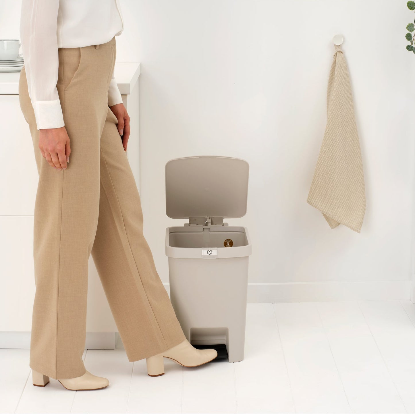 Step Up Pedal Bin- 25 litre - Soft Beige - The Organised Store