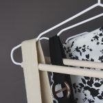 Wooden and metal hanger with bar - White